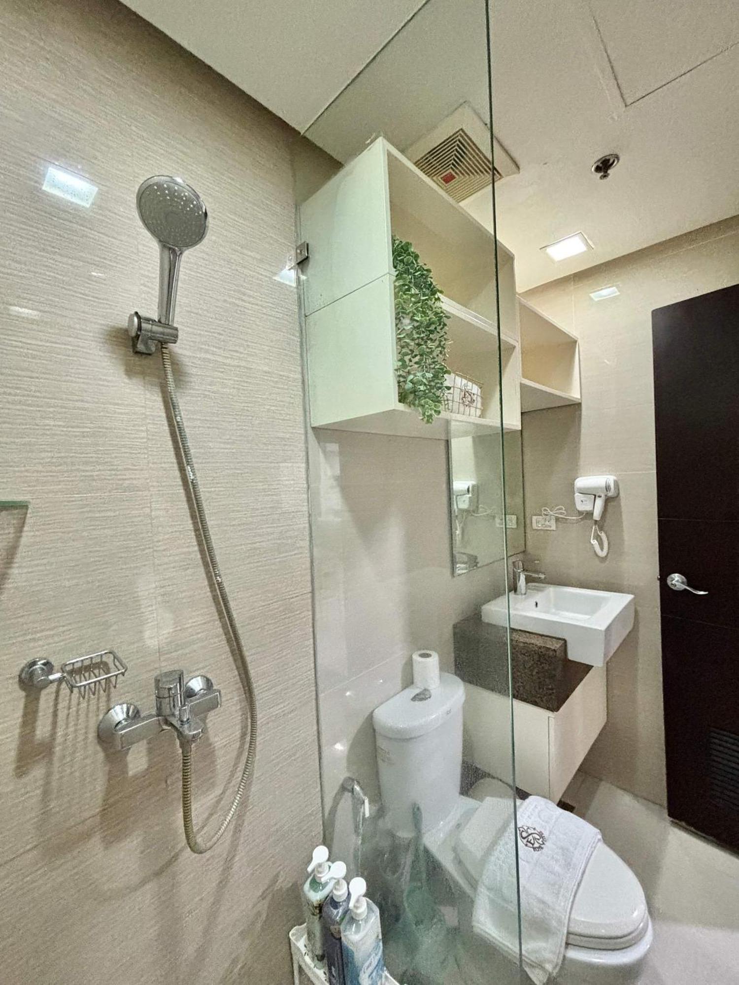 Greenbelt Hamilton Tower 1 Makati City Exterior foto